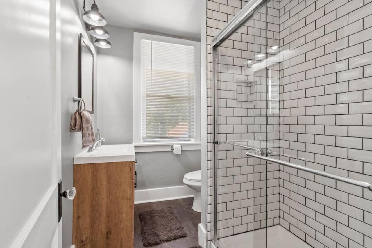 Brand New, Private Parking, Stylish 3bedroom House Pittsburgh