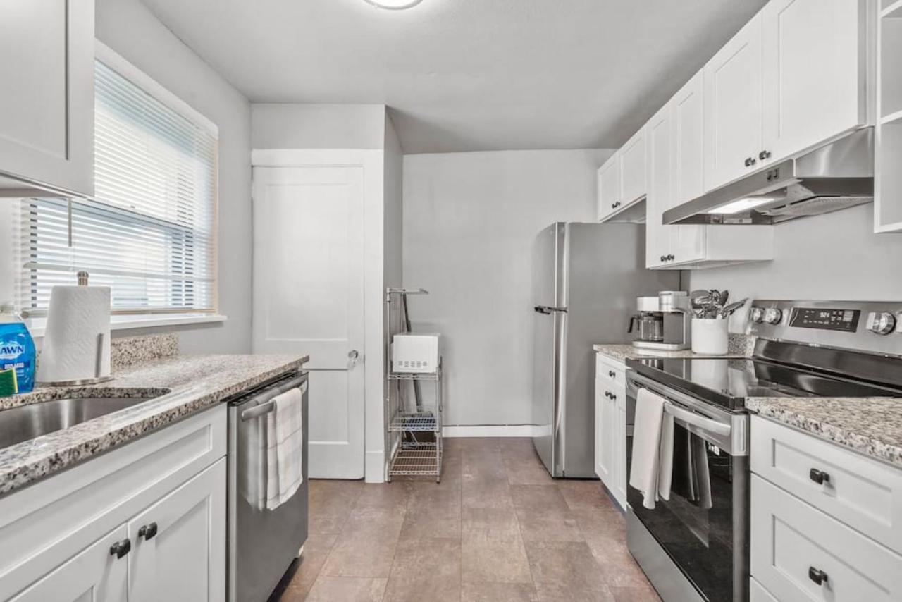 Brand New, Private Parking, Stylish 3bedroom House Pittsburgh