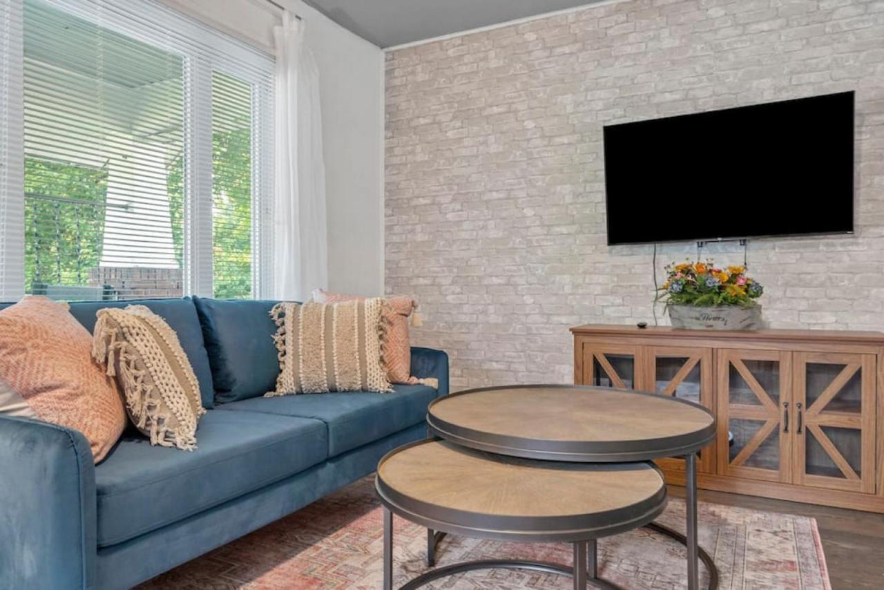 Brand New, Private Parking, Stylish 3bedroom House Holiday home