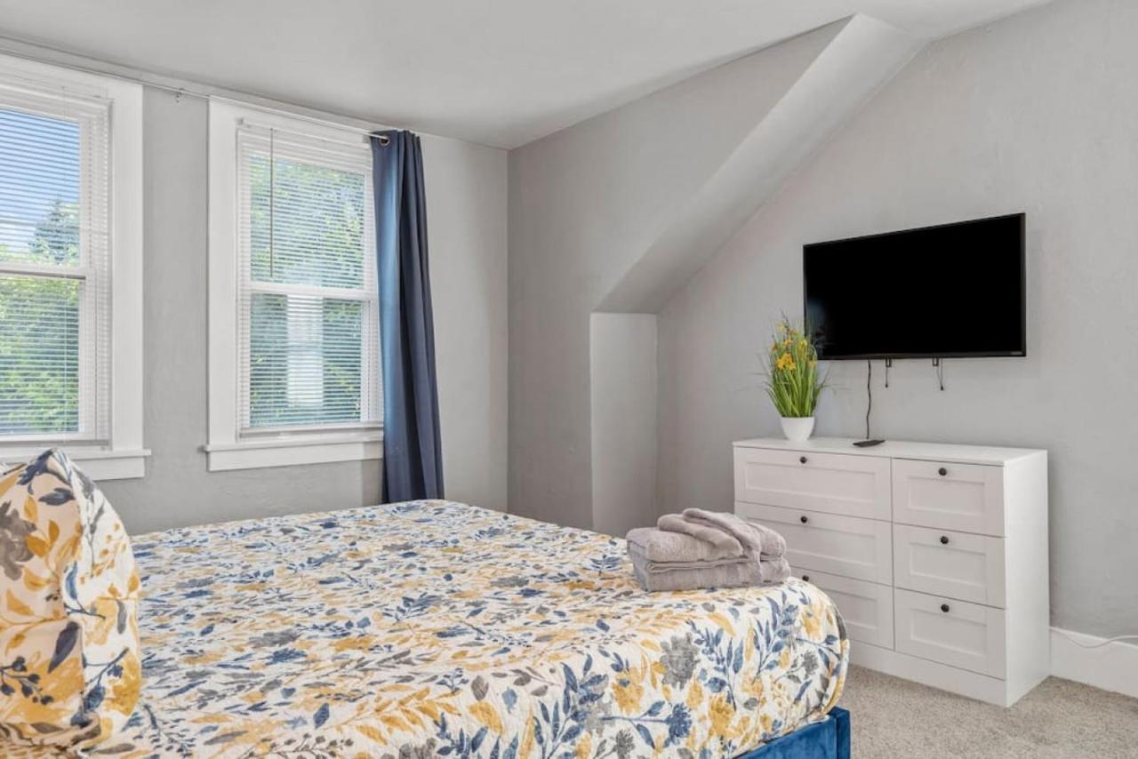 Brand New, Private Parking, Stylish 3bedroom House Holiday home *