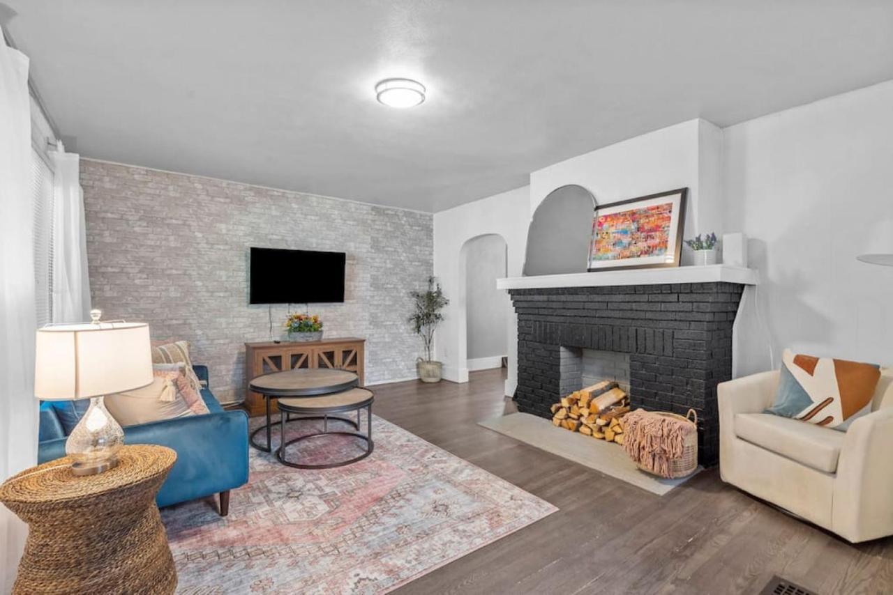 Brand New, Private Parking, Stylish 3bedroom House * Pittsburgh