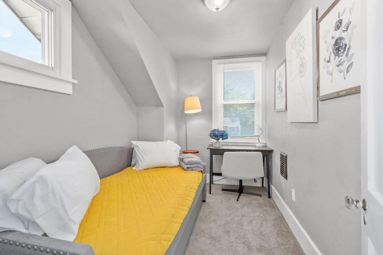 Brand New, Private Parking, Stylish 3bedroom House Pittsburgh