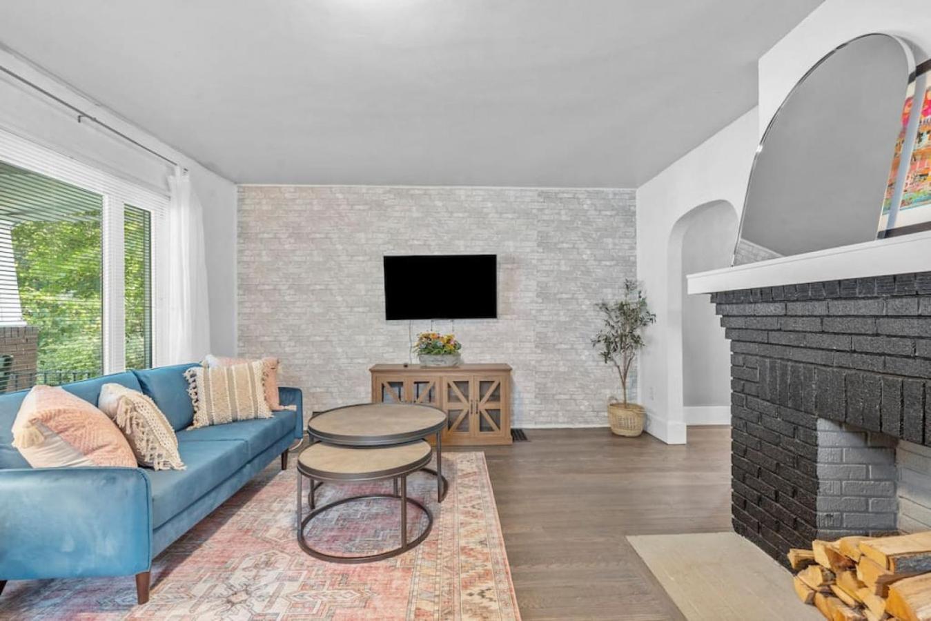 Brand New, Private Parking, Stylish 3bedroom House *
