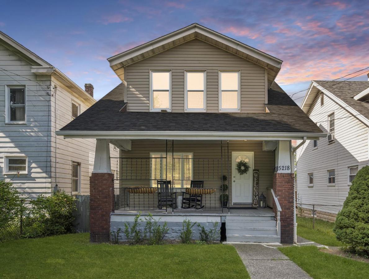 Brand New, Private Parking, Stylish 3bedroom House Pittsburgh