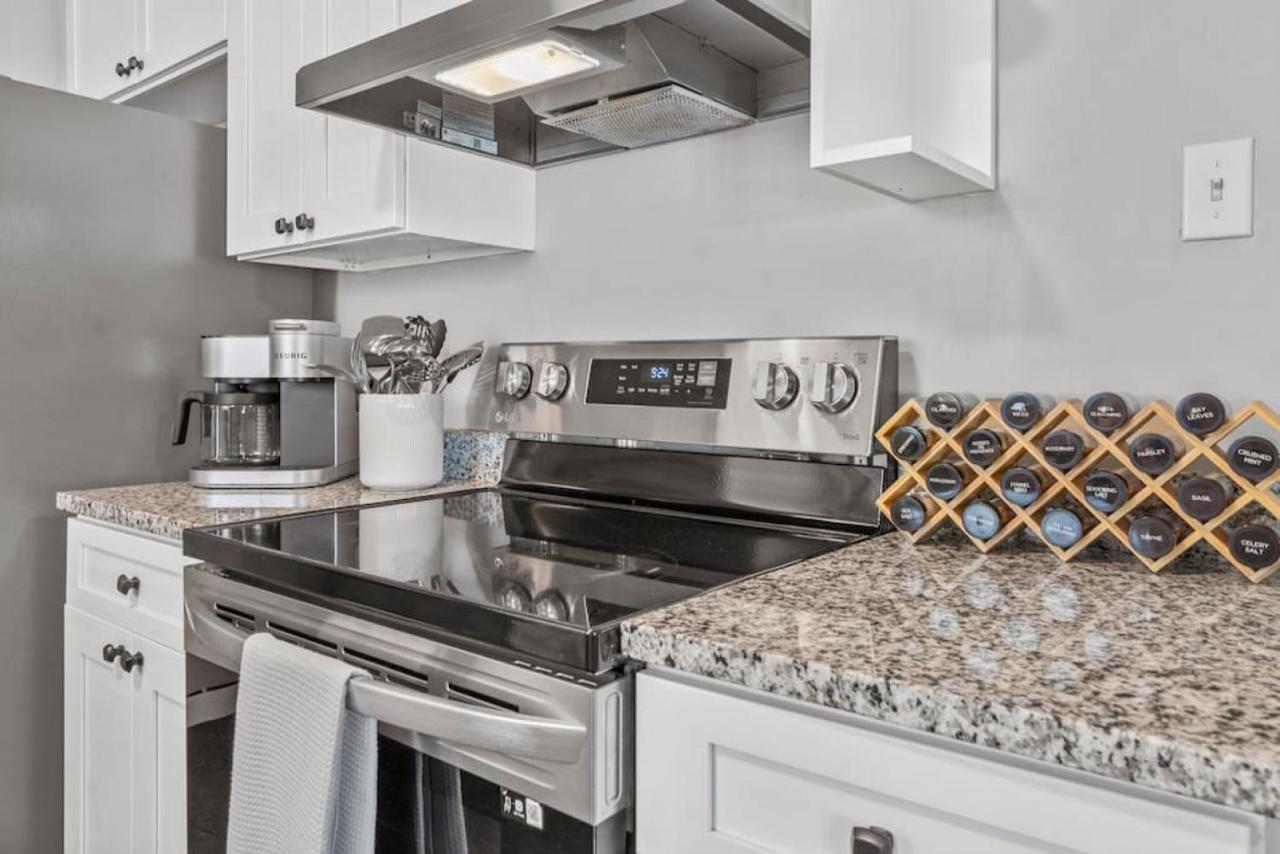 Brand New, Private Parking, Stylish 3bedroom House Сasa de vacaciones *