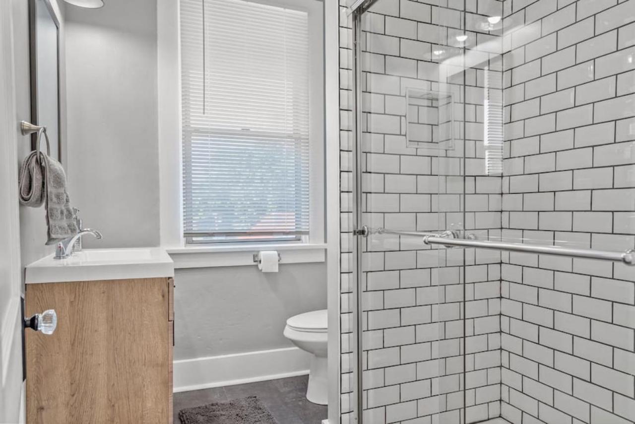 Сasa de vacaciones Brand New, Private Parking, Stylish 3bedroom House *